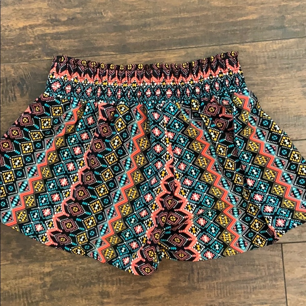 Simply ruby shorts size medium - Picture 3 of 3